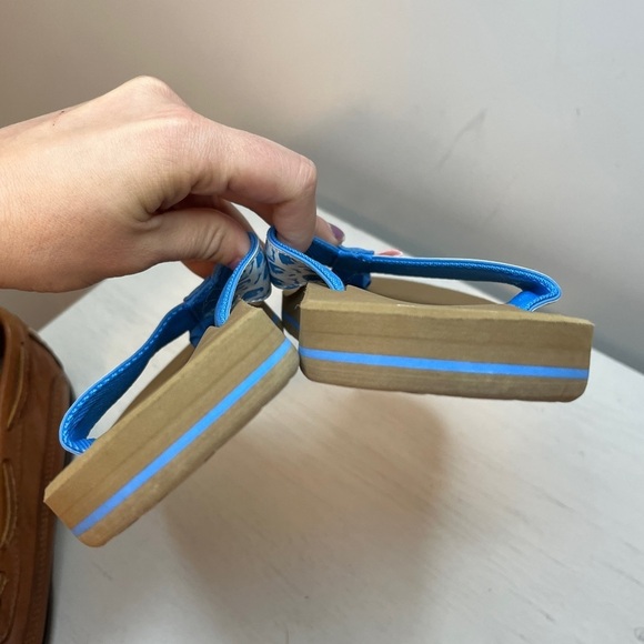 Vineyard Vines Watercolor Whale Blue Thong Flip Flops Sandals sz 5 - Picture 6 of 10